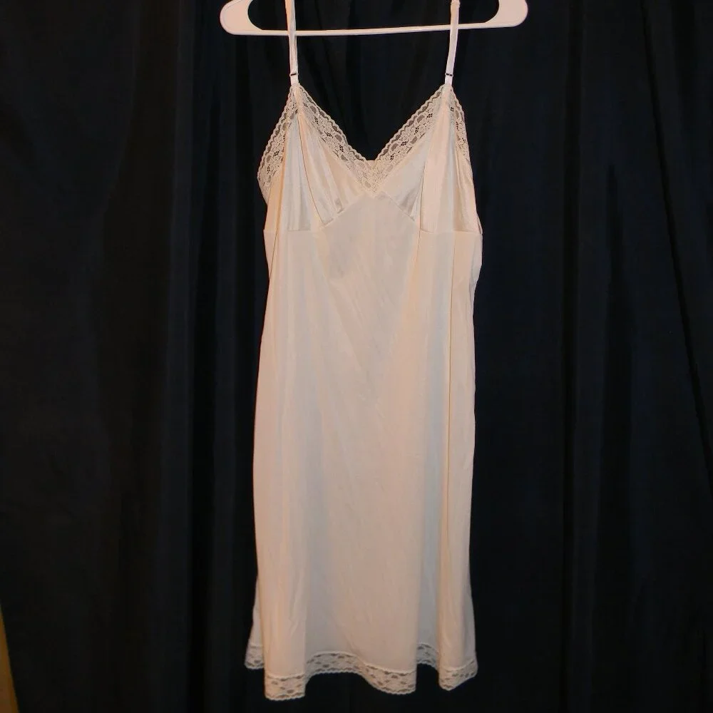 Vanity Fair Vintage Slip Made in USA White Lace Adjustable Straps